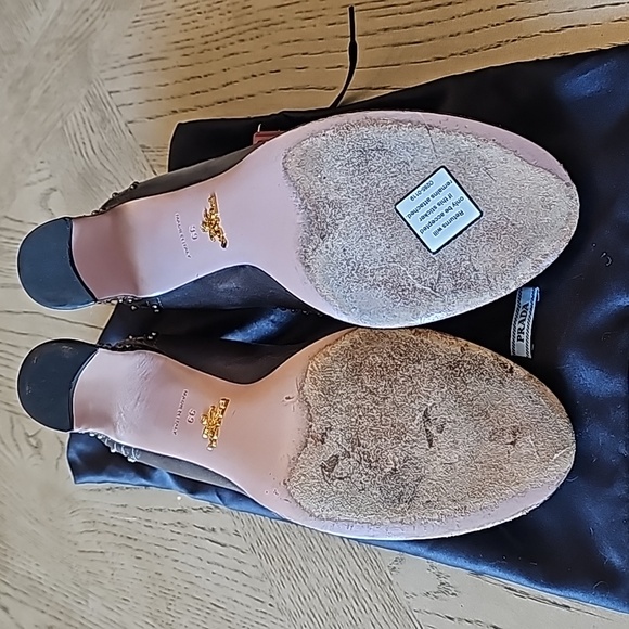 Prada Leather Studded Accents Pump size 39 - Picture 5 of 6